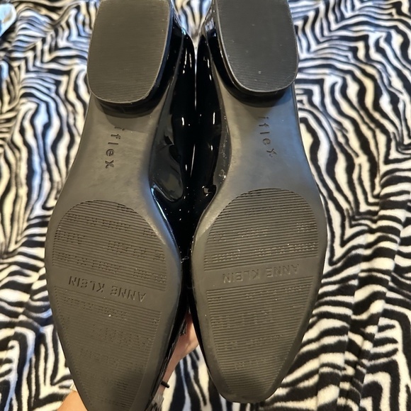 Anne Klein Cora Patent Leather Buckle Chain Detail Ballet Flats - Picture 3 of 6